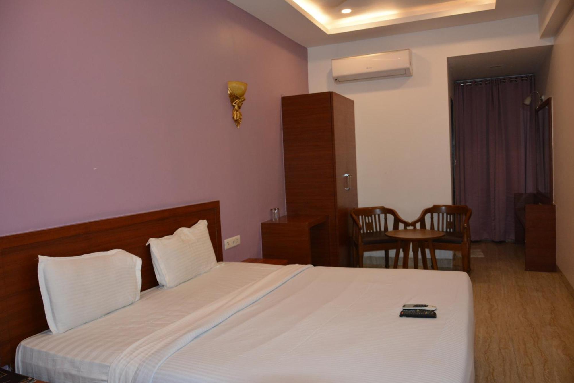 The Grand Neelam Hotel Raipur  Exterior photo