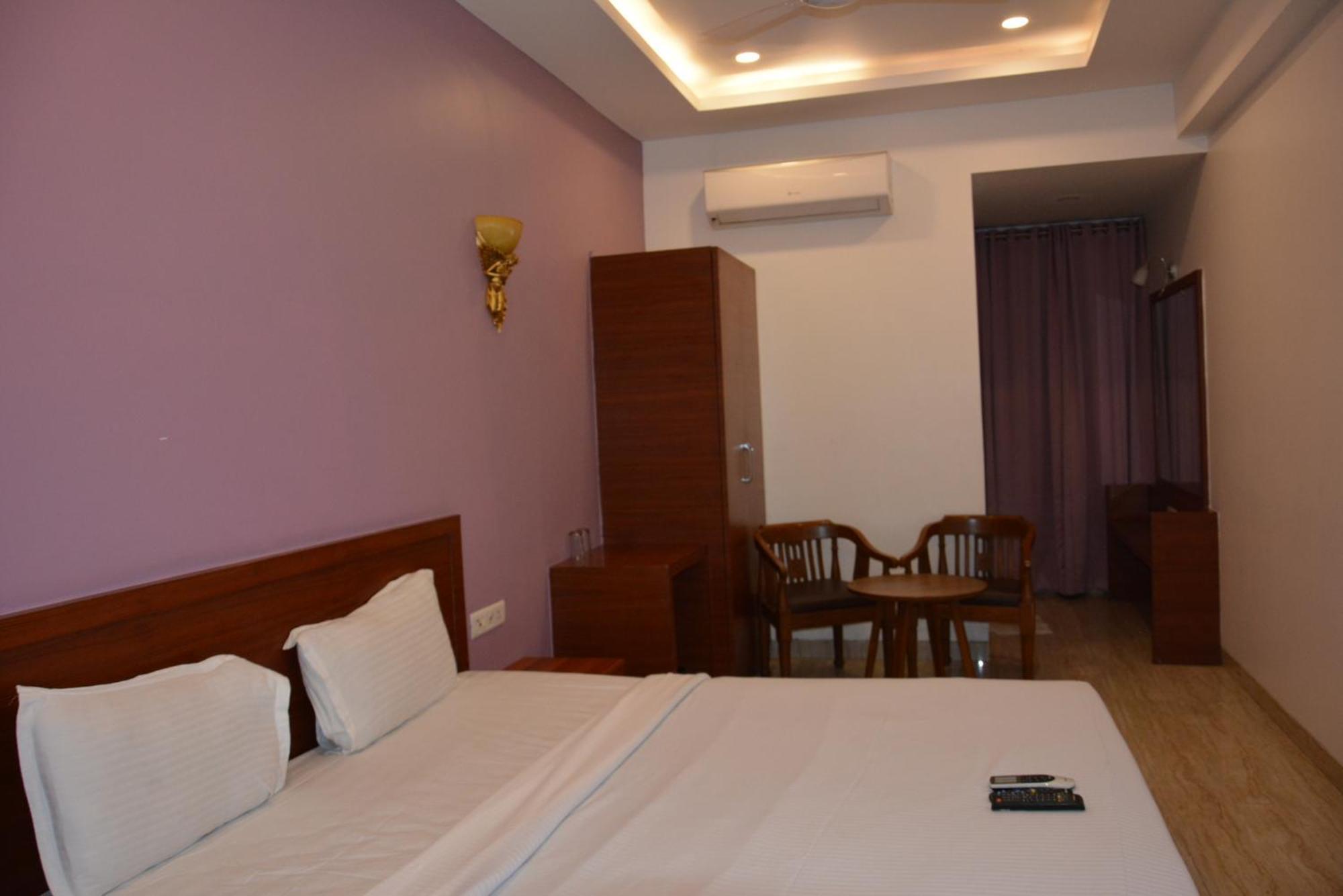 The Grand Neelam Hotel Raipur  Exterior photo