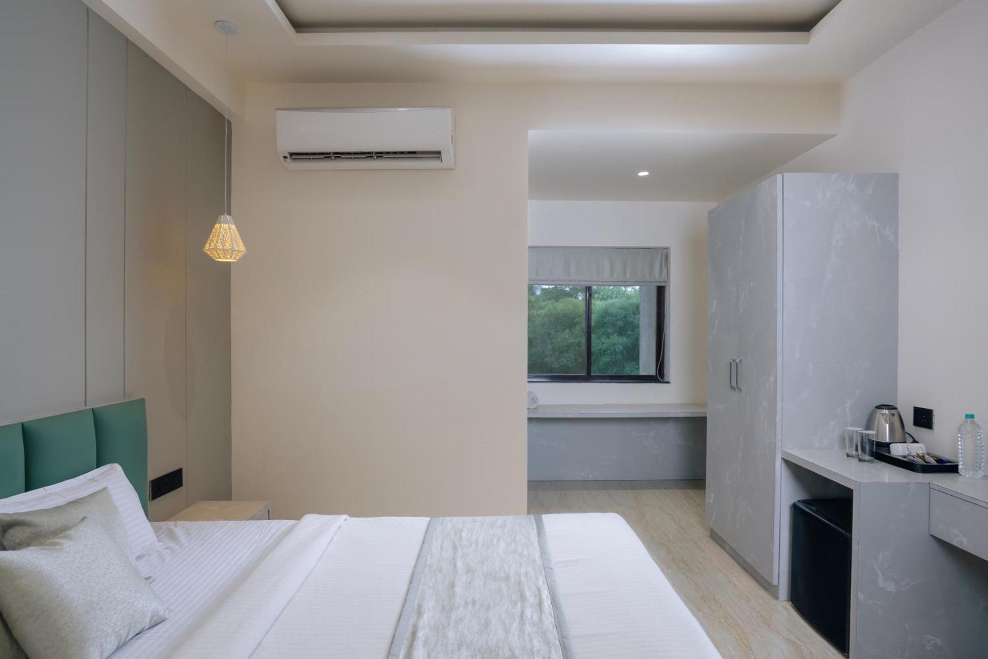 The Grand Neelam Hotel Raipur  Exterior photo