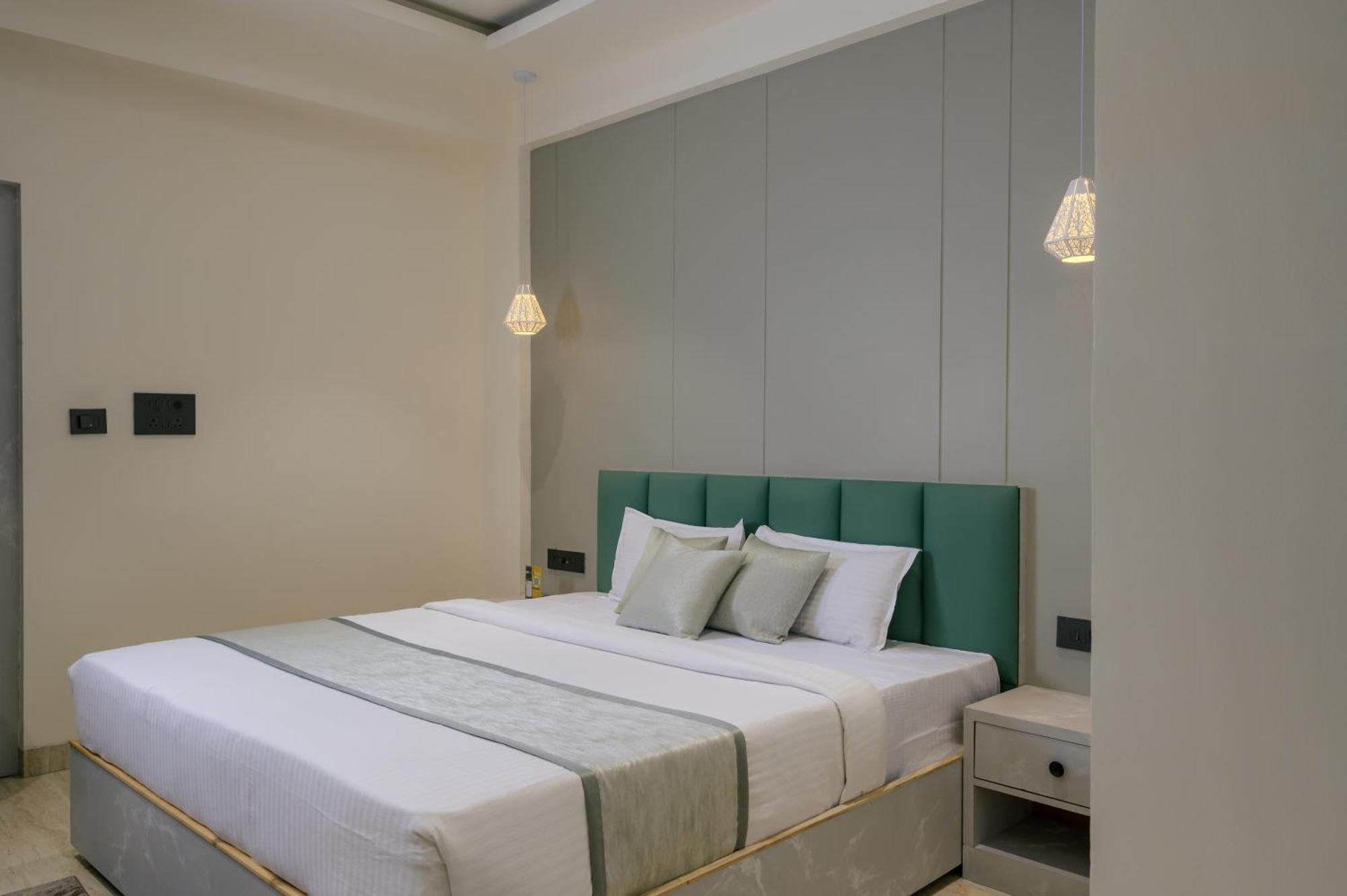The Grand Neelam Hotel Raipur  Exterior photo