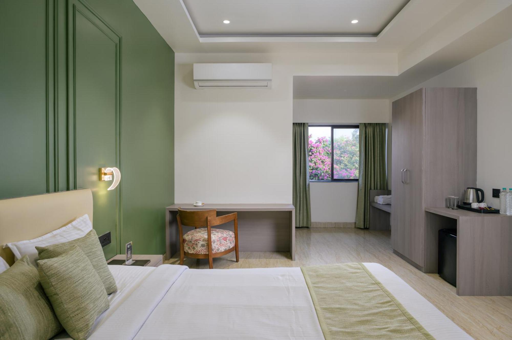 The Grand Neelam Hotel Raipur  Exterior photo